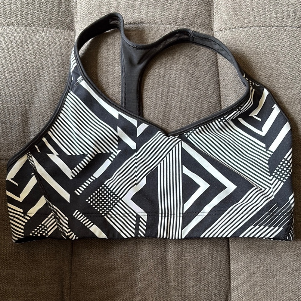 Black and White Geometric Sports Bra